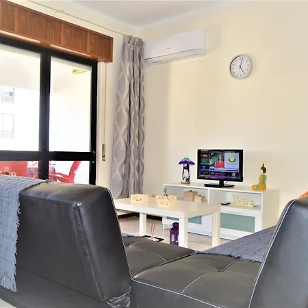 T2 Ashram - 100 Meters Beach Apartment Quarteira